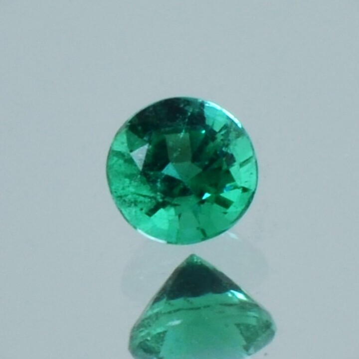 Emerald round green 0.78 ct.