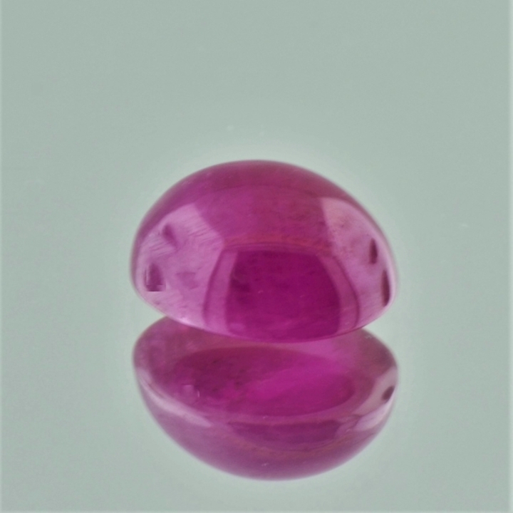 Burma Rubin Cabochon oval 6,32 ct.