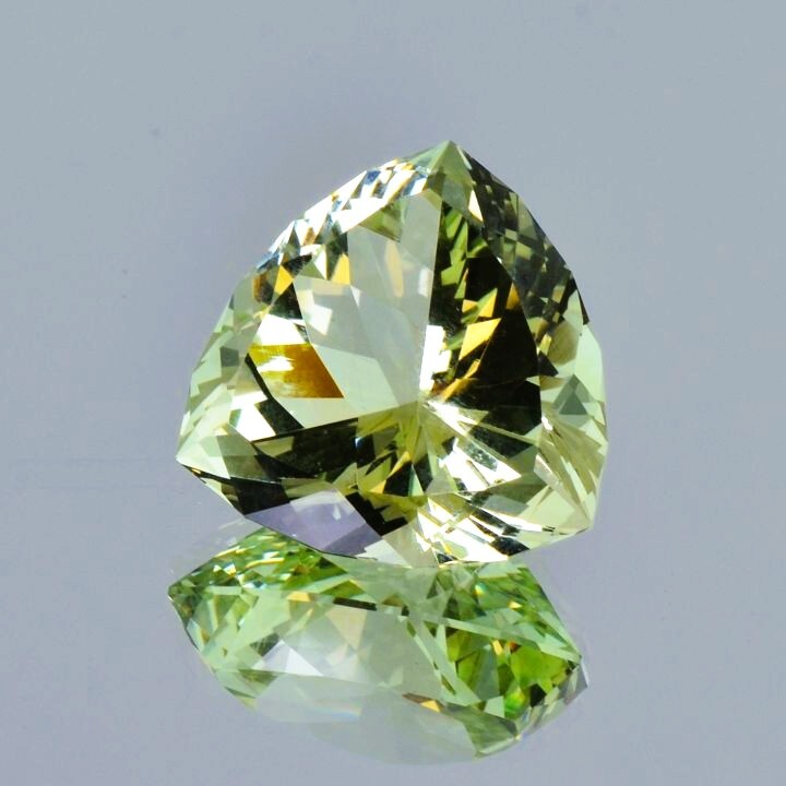 Heliodor Beryll trillion light yellow green 15.20 ct.
