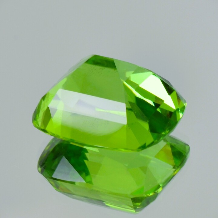Peridot cushion intense green untreated 24.987 ct