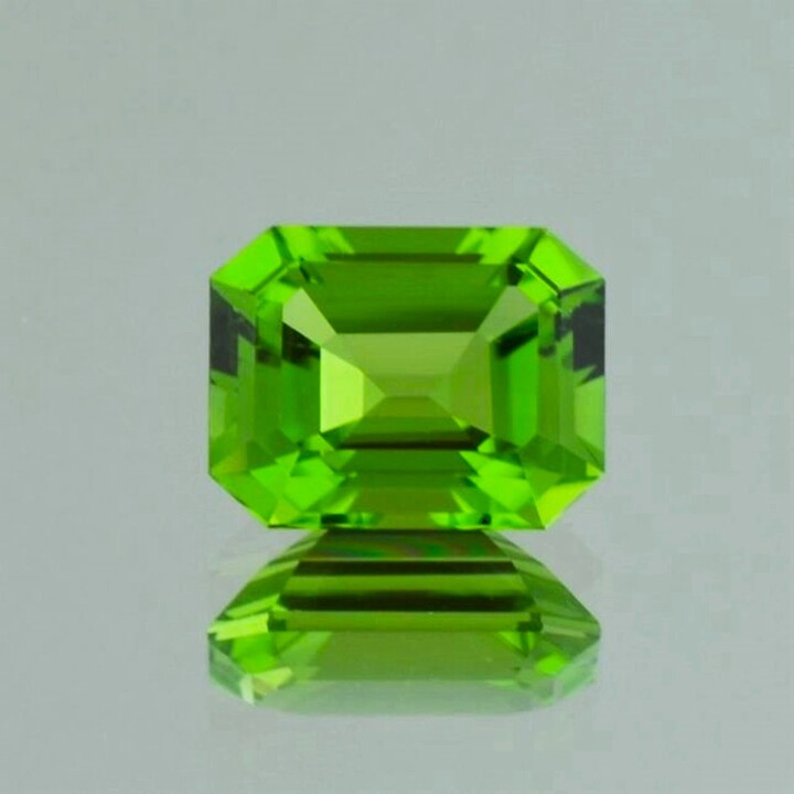 Peridot octagon grün 6,63 ct