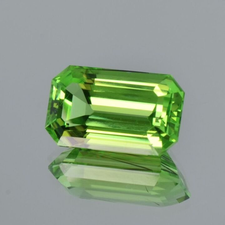 Peridot octagon intensives Hellgrün unbehandelt 11,72 ct.
