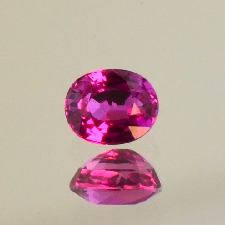 Rubin oval pink-rot ungebrannt 0,83 ct