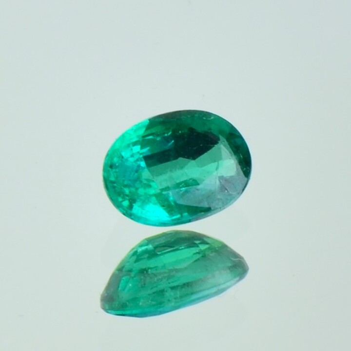 Emerald oval green 0.80 ct