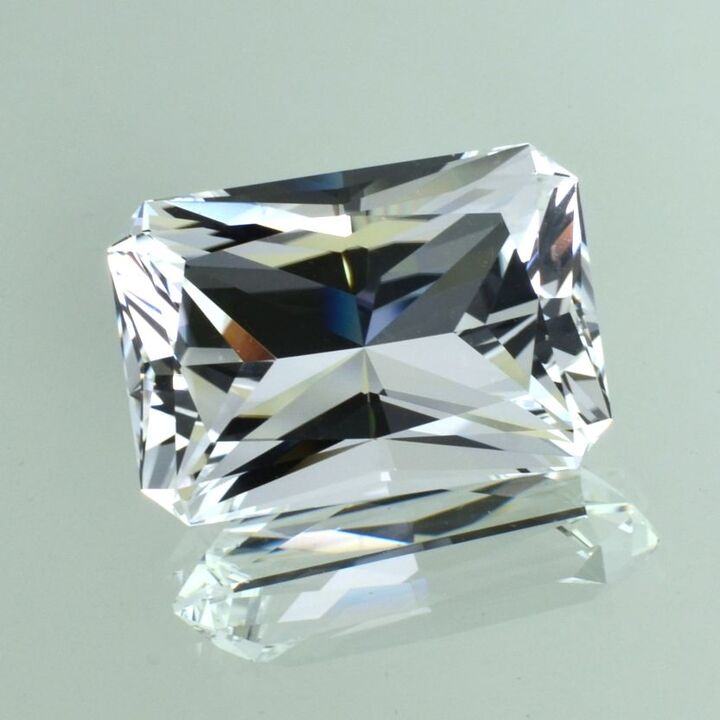 Topaz Design-Octagon colorless 51.00 ct