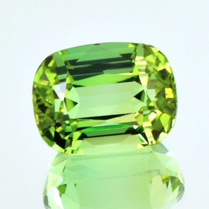 Turmalin antik gelblich hellgrün 21,82 ct.