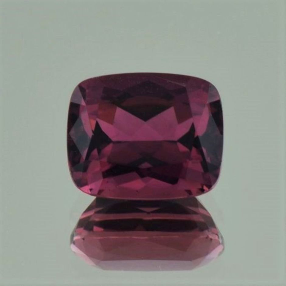 Tourmaline cushion brownish pink-red 7.90 ct.