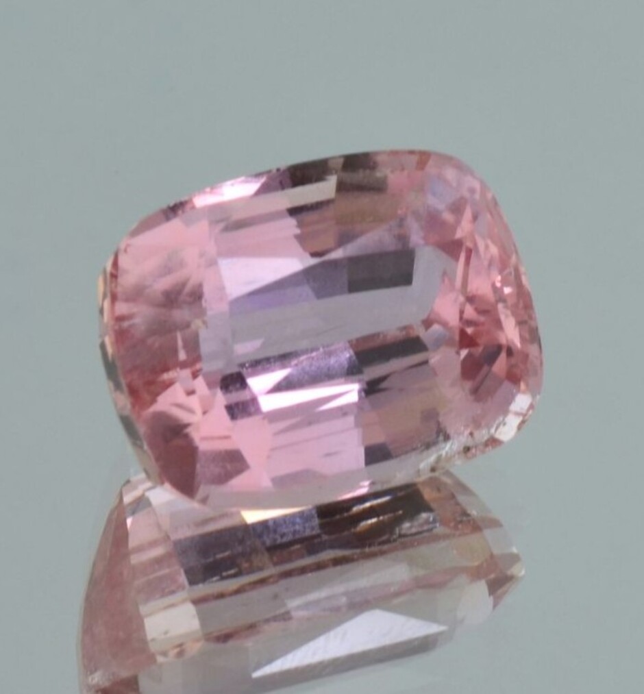 Topaz cushion pink untreated 22.10 ct.