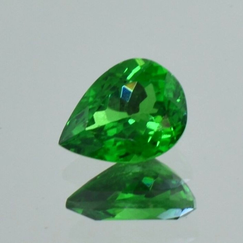 Tsavorite Garnet pear intense green 2.11 ct.