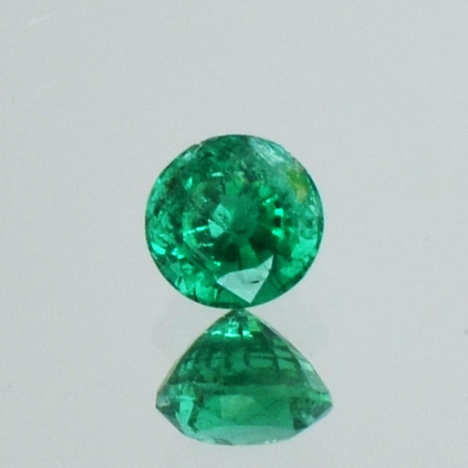 Emerald round green 0.65 ct