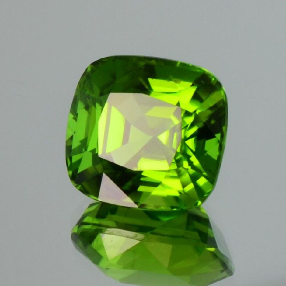 Peridot antik intensives Grün unbehandelt 14,23 ct.