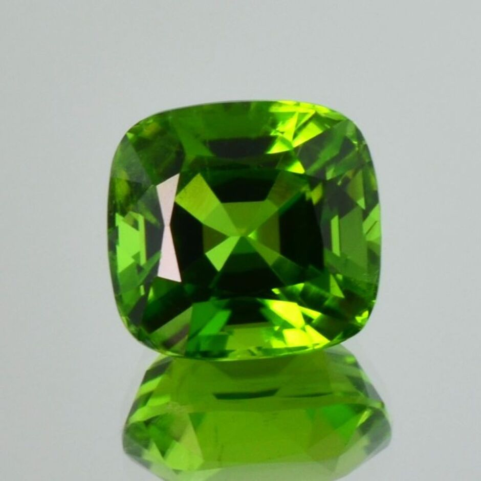 Peridot antik intensives Grün unbehandelt 14,23 ct.