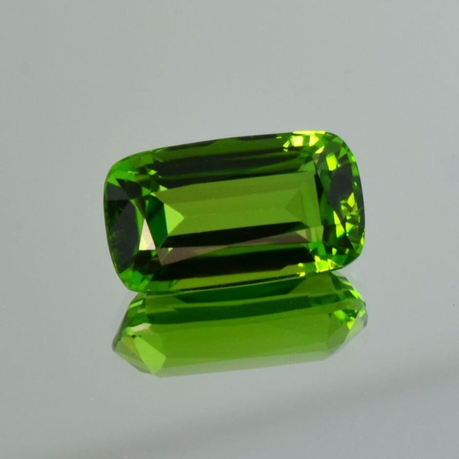 Peridot antik intensives Grün 11,08 ct.