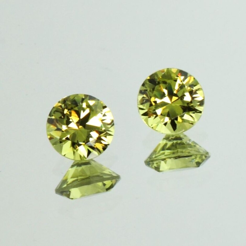 Mali-Garnet Pair round yellow green 2.85 ct