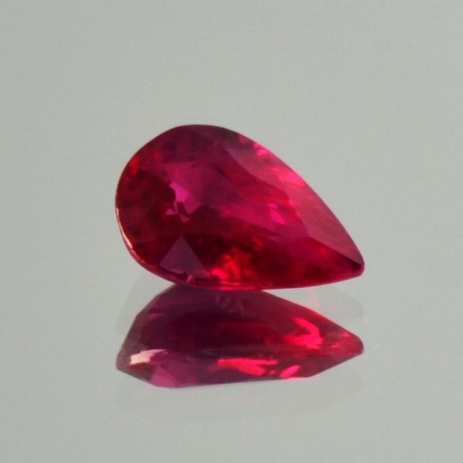 Burma Rubin Tropfen intensives Rot 1,09 ct.