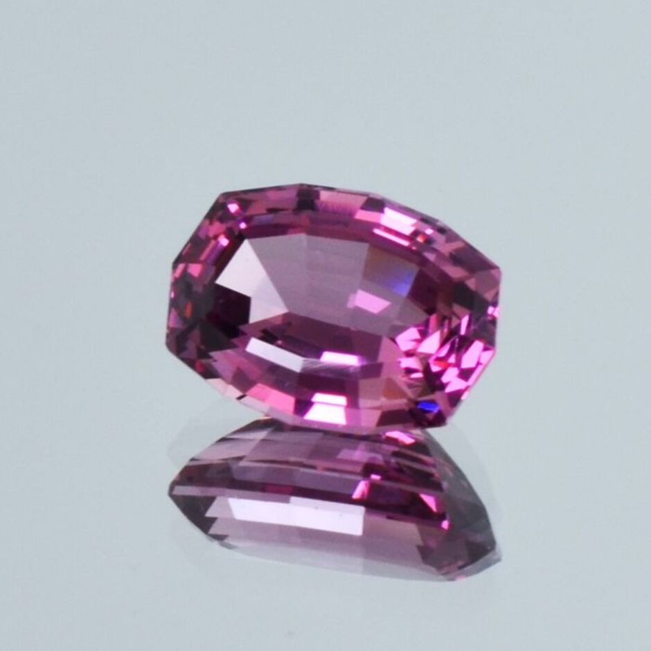 Rhodolite Garnet Design-Antik purplish pink 2.66 ct.