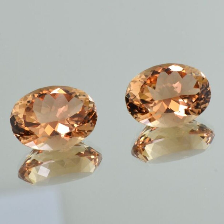 Topaz Pair oval brownish 25.51 ct.