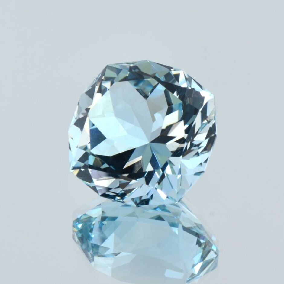 Topaz Design-Antik light blue untreated 22.31 ct.
