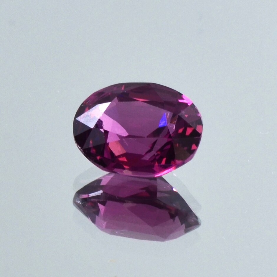 Spinel oval purple red 2.40 ct.