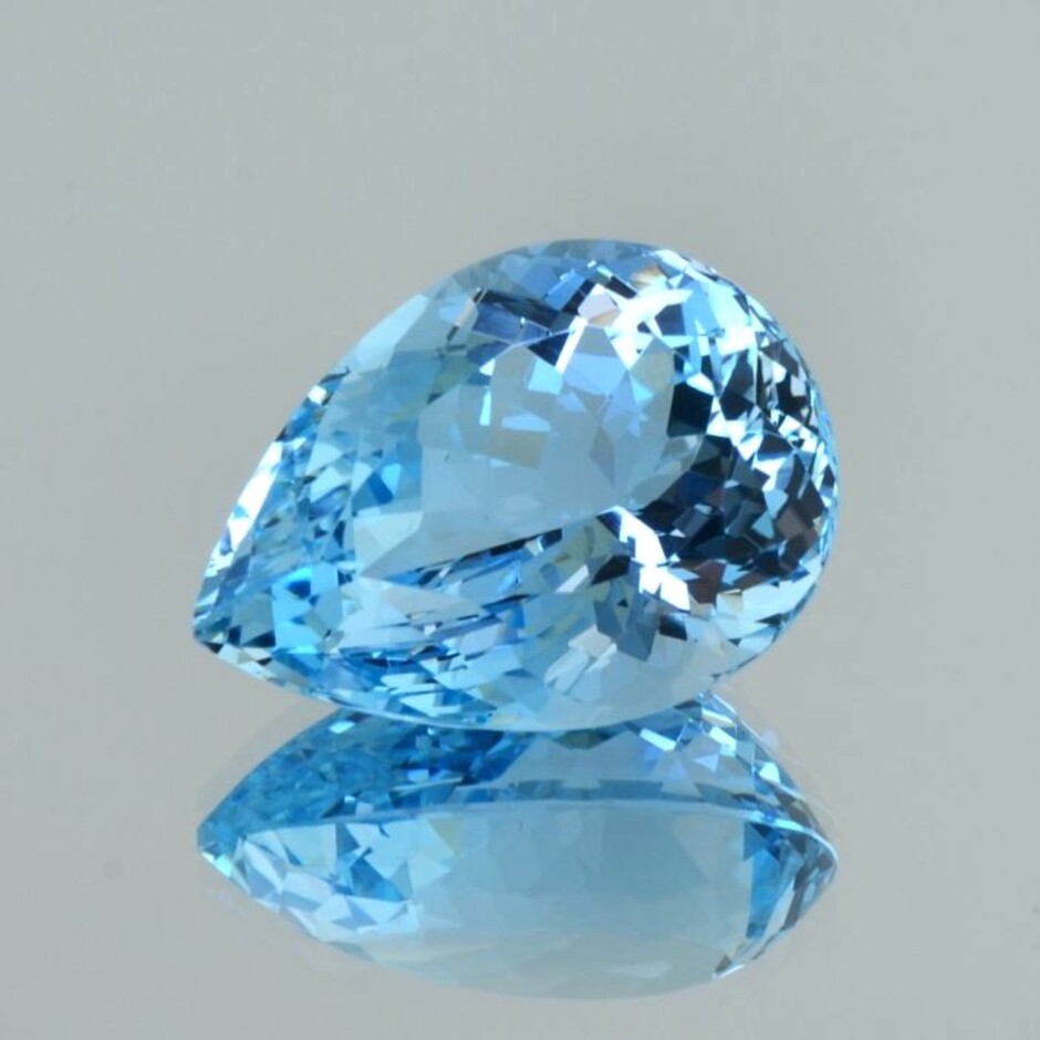 Aquamarine pear light blue 20.16 ct.