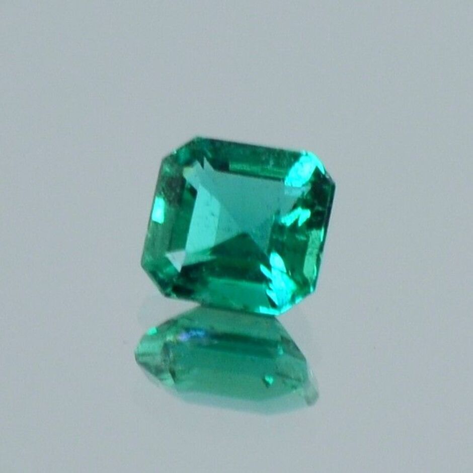 Emerald octagon green 0.55 ct.