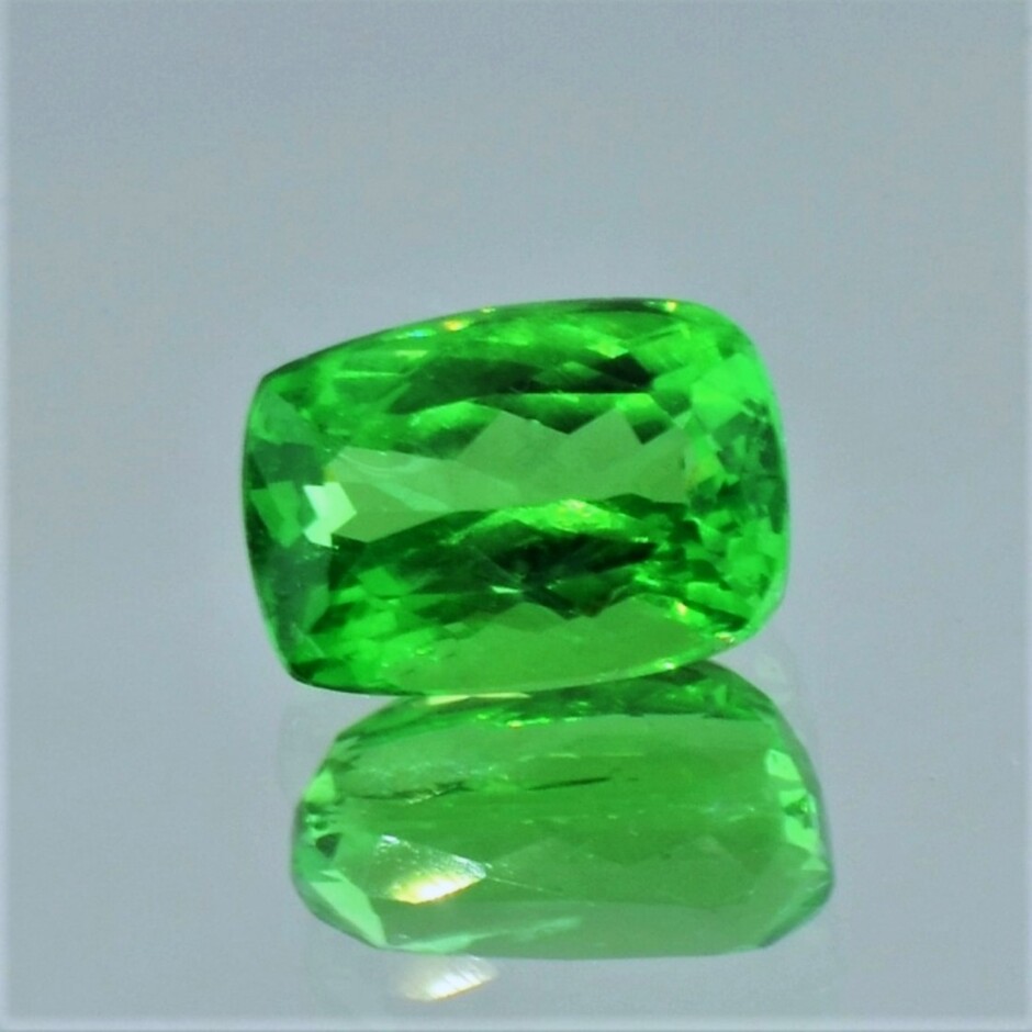 Tsavorite Garnet cushion grass green untreated 4.38 ct