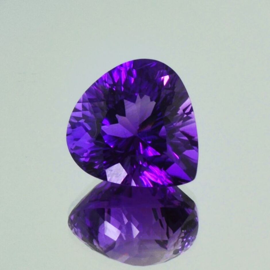 Amethyst pear violet 17.87 ct.