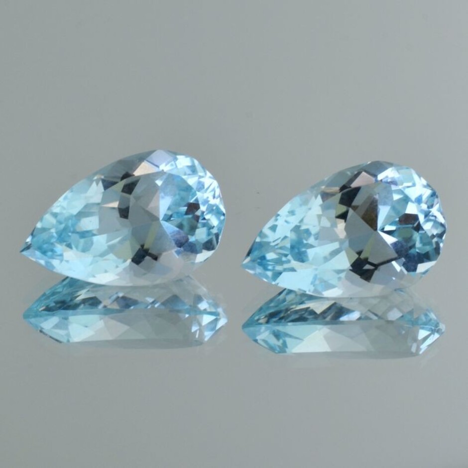 Topas Duo Tropfen hellblau unbehandelt 15,94 ct.