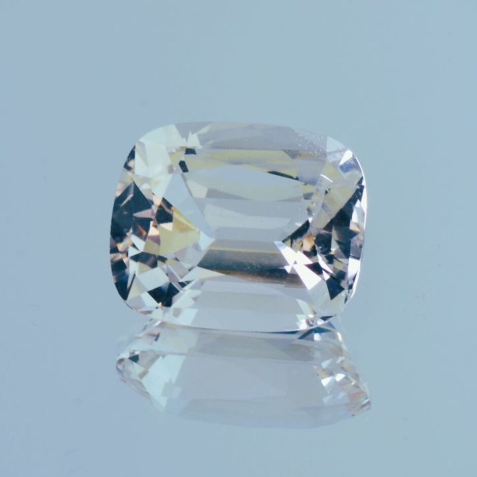 Topas antik farblos-getönt unbehandelt 15,14 ct.