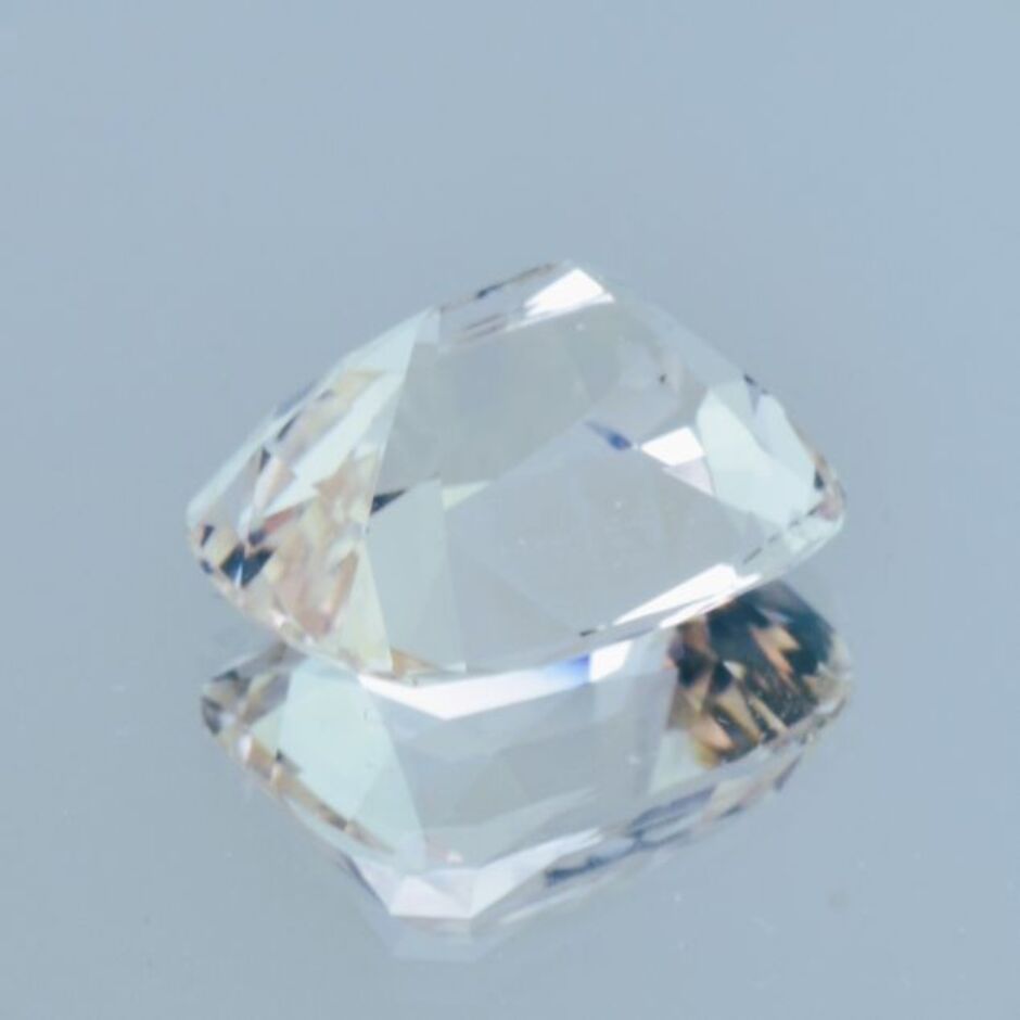 Topas antikoval farblos-getönt 19,63 ct.