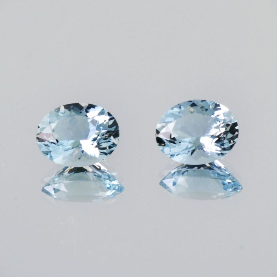 Aquamarin Duo oval sehr helles Blau 4,27 ct.