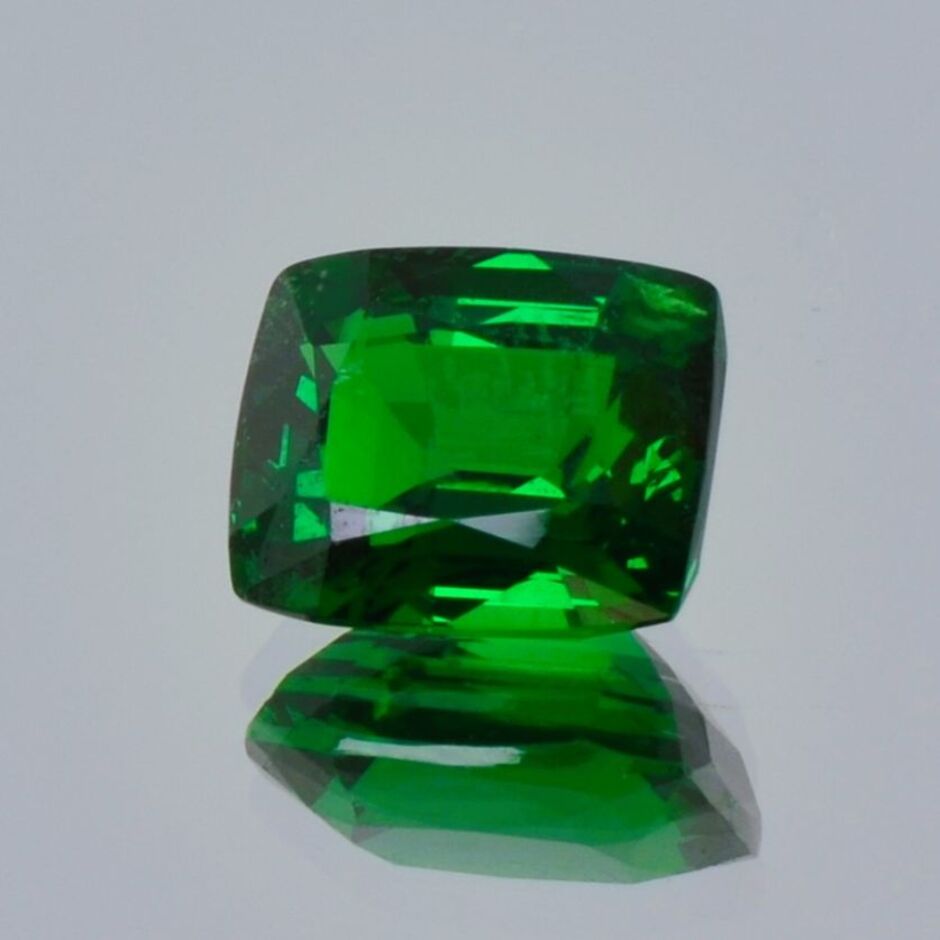 Tsavorit Granat antik intensives Grün 4,06 ct.