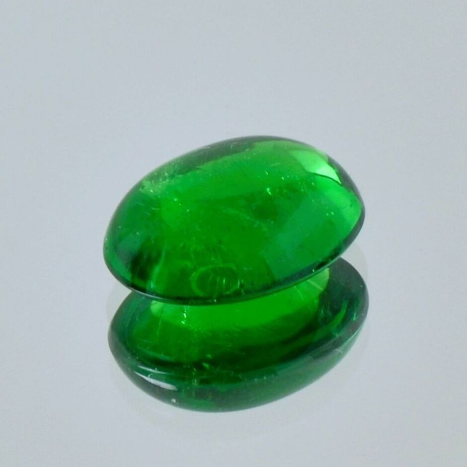 Tsavorit Granat Cabochon oval intensives Grün 3,93 ct.