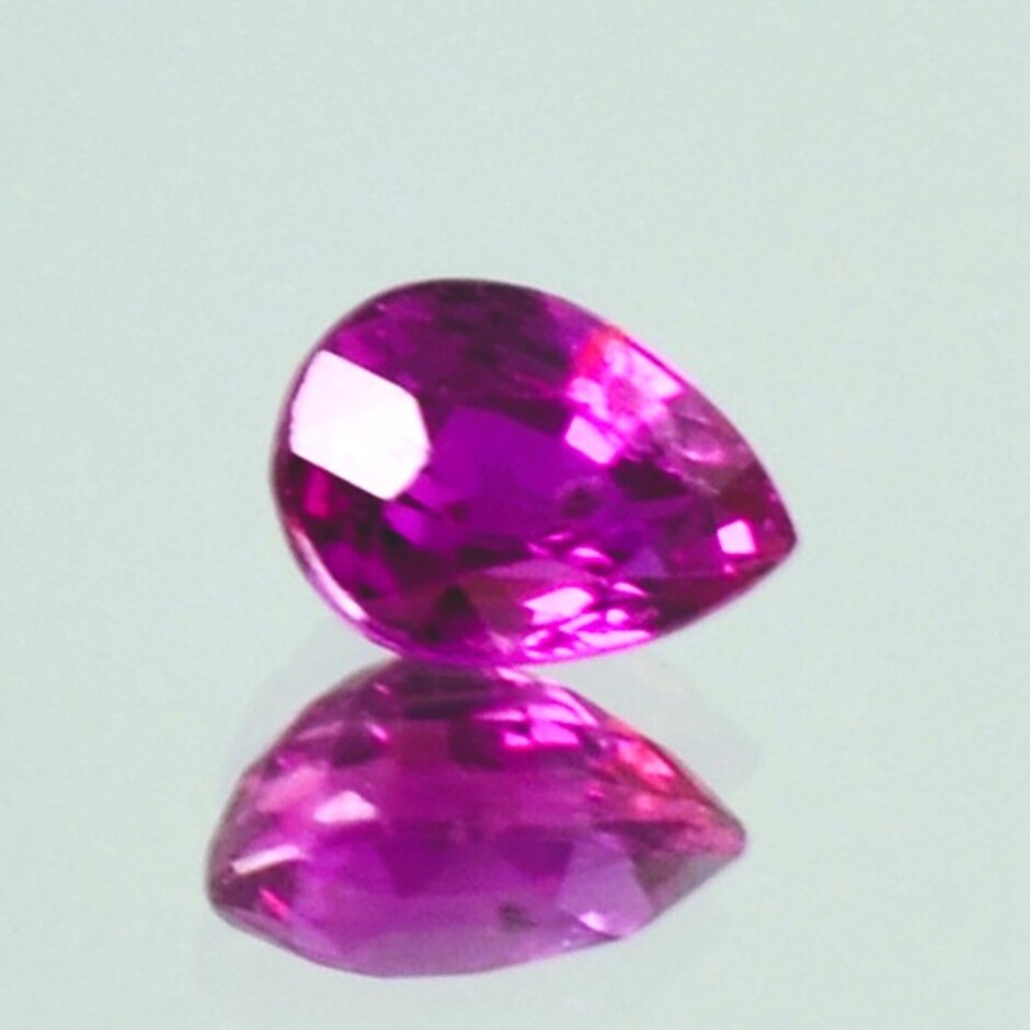 Rubin Tropfen purpurrot ungebrannt 1,28 ct.