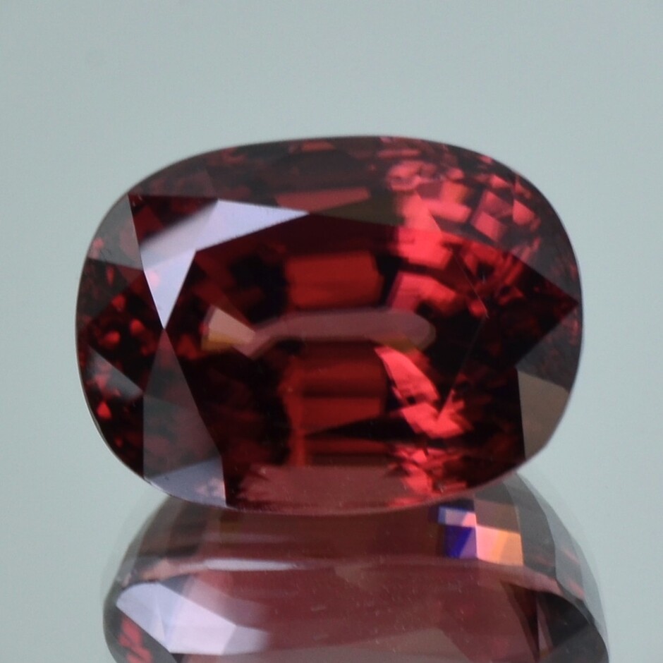 Zirkon antikoval rötlich unbehandelt 40,240 ct