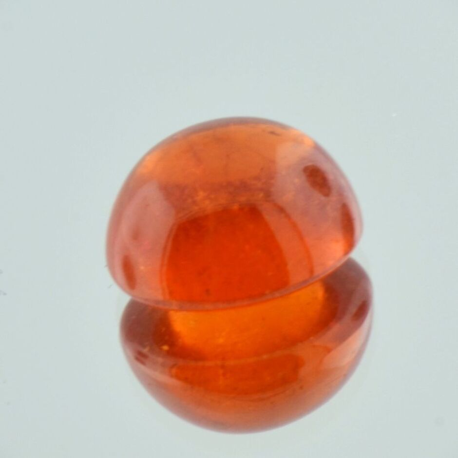 Mandarin-Granat cabochon oval orange 15.68 ct.