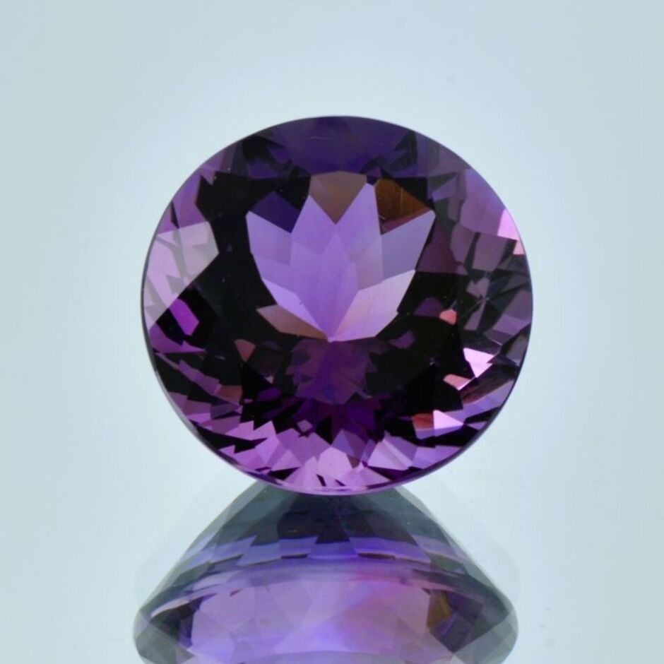 Amethyst Rundschliff intense violet 28.73 ct
