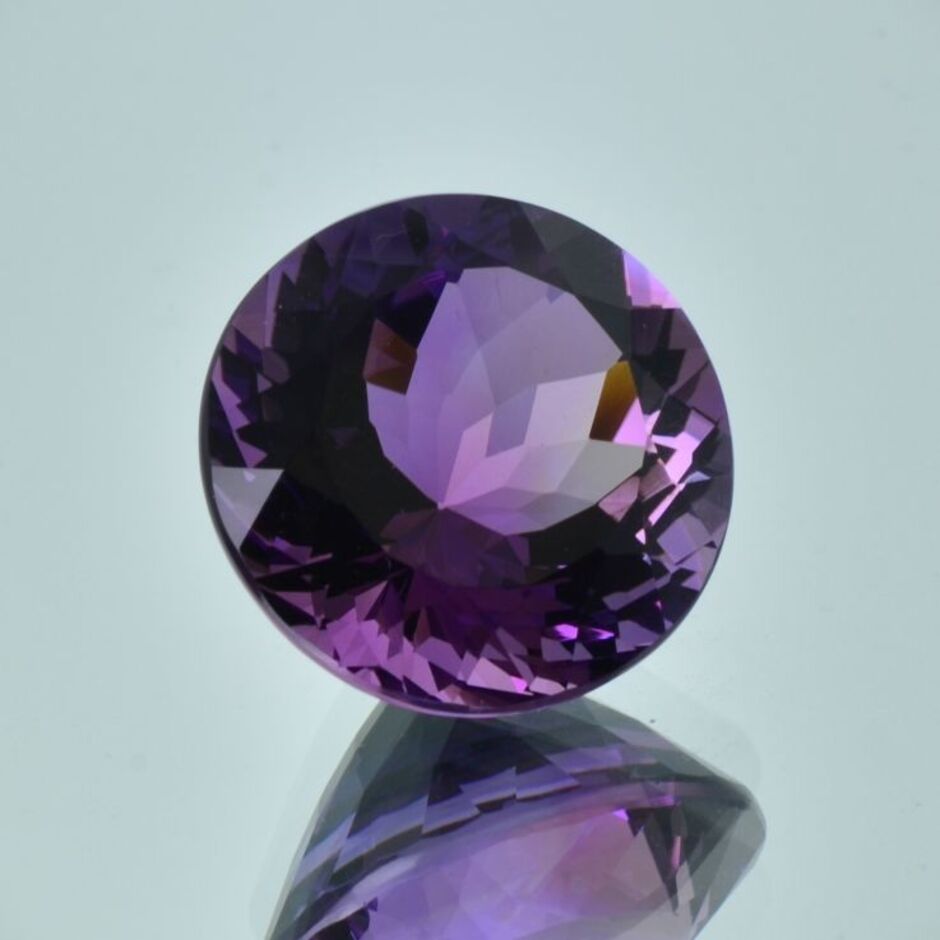 Amethyst Rundschliff intense violet 28.73 ct