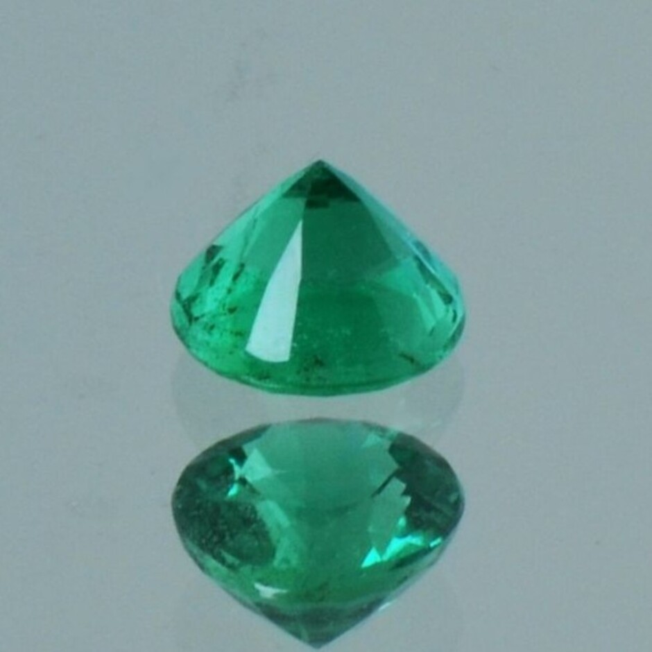 Emerald round green 0.78 ct.