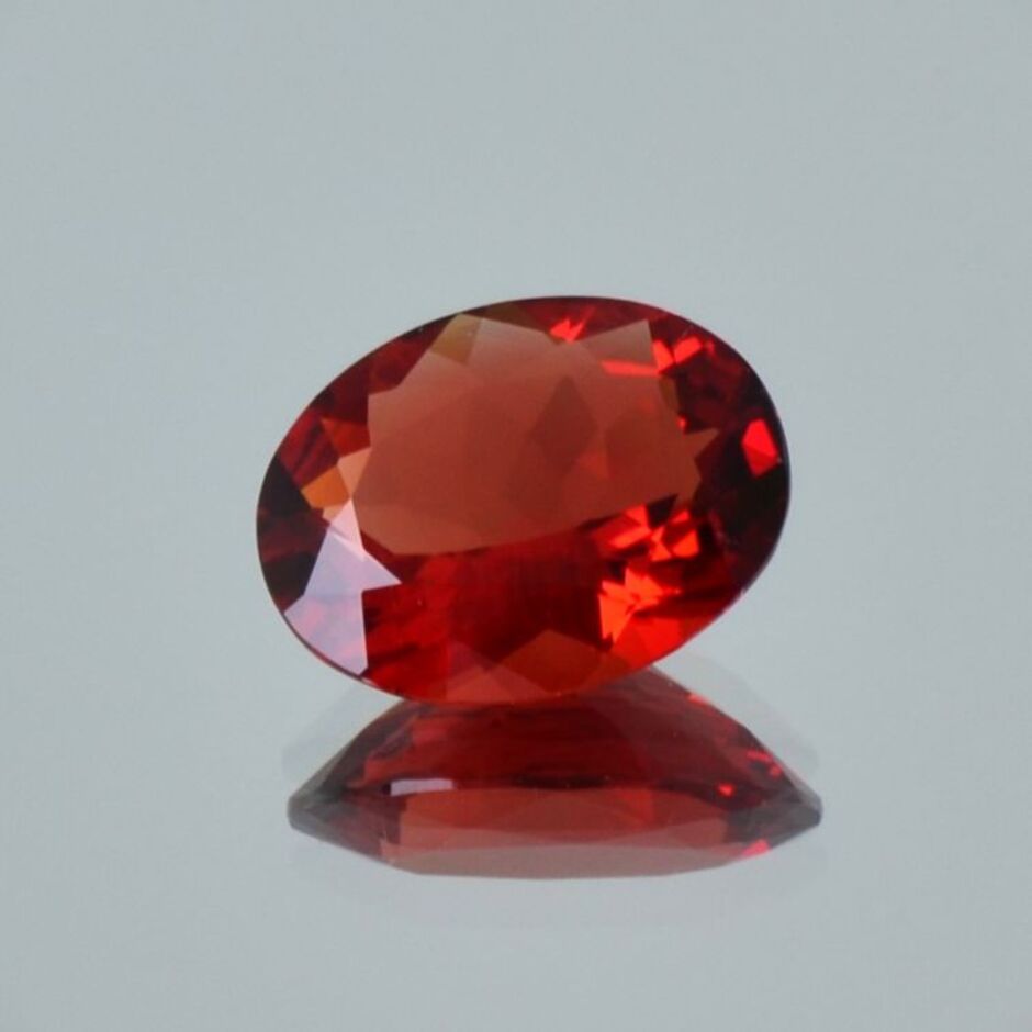 Andesin oval rot 2,89 ct.