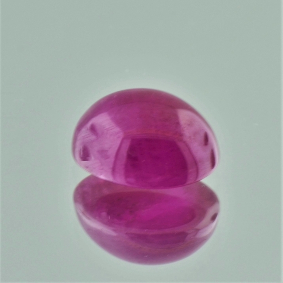 Burma Rubin Cabochon oval 6,32 ct.