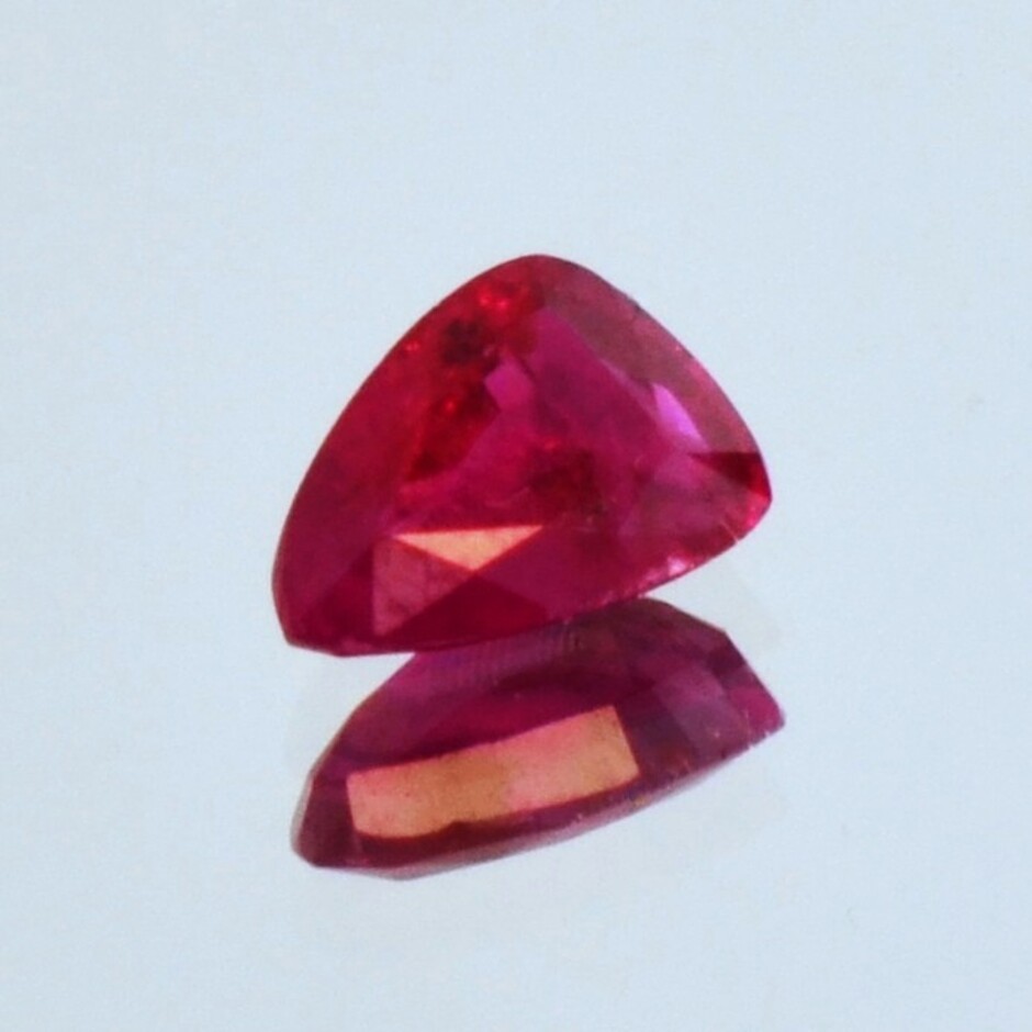 Burma Ruby trillion red 1.07 ct