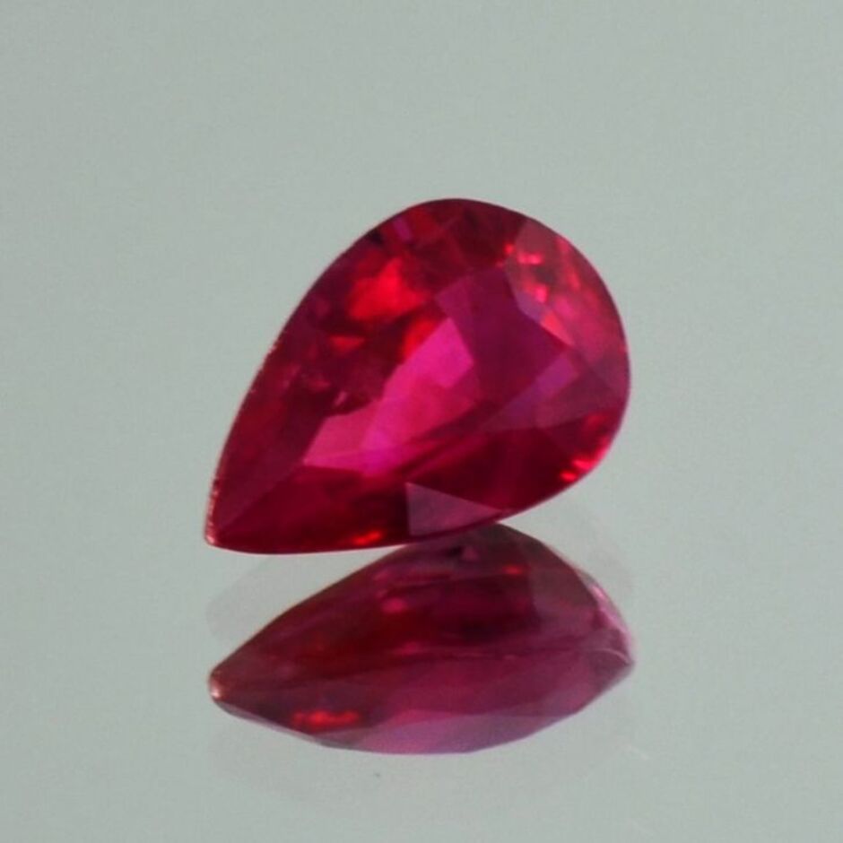 Burma Rubin Tropfen intensives Rot 1,09 ct.