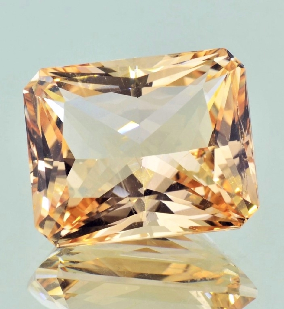 Beryl octagon-princess champagne 52.42 ct