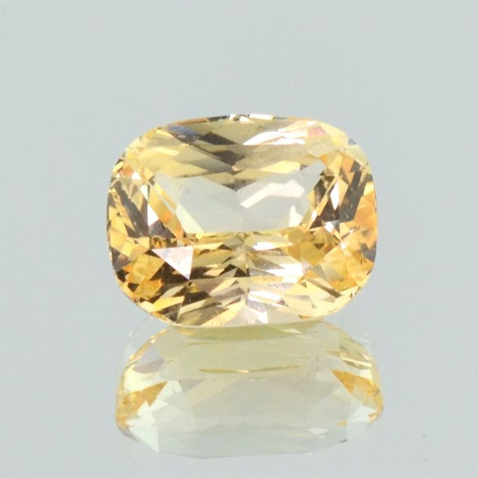 Saphir antik helles Orangegelb unbehandelt 7,59 ct.
