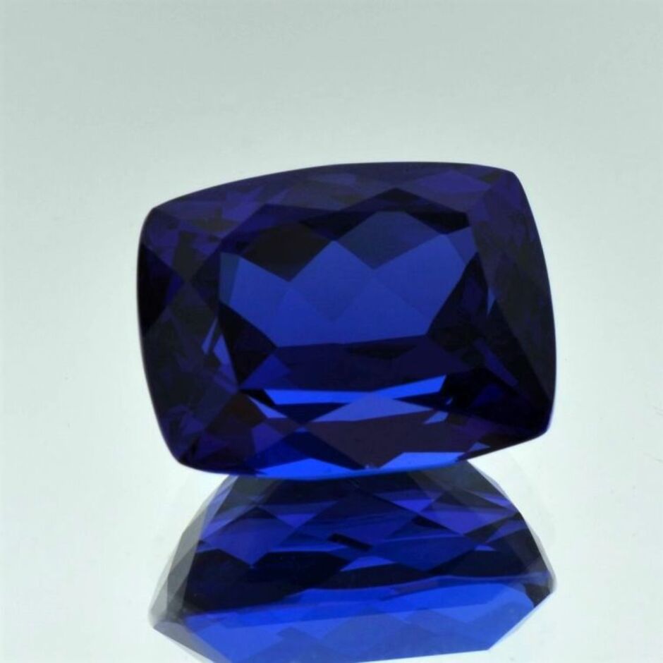 Tanzanite cushion intense blue 21.90 ct.