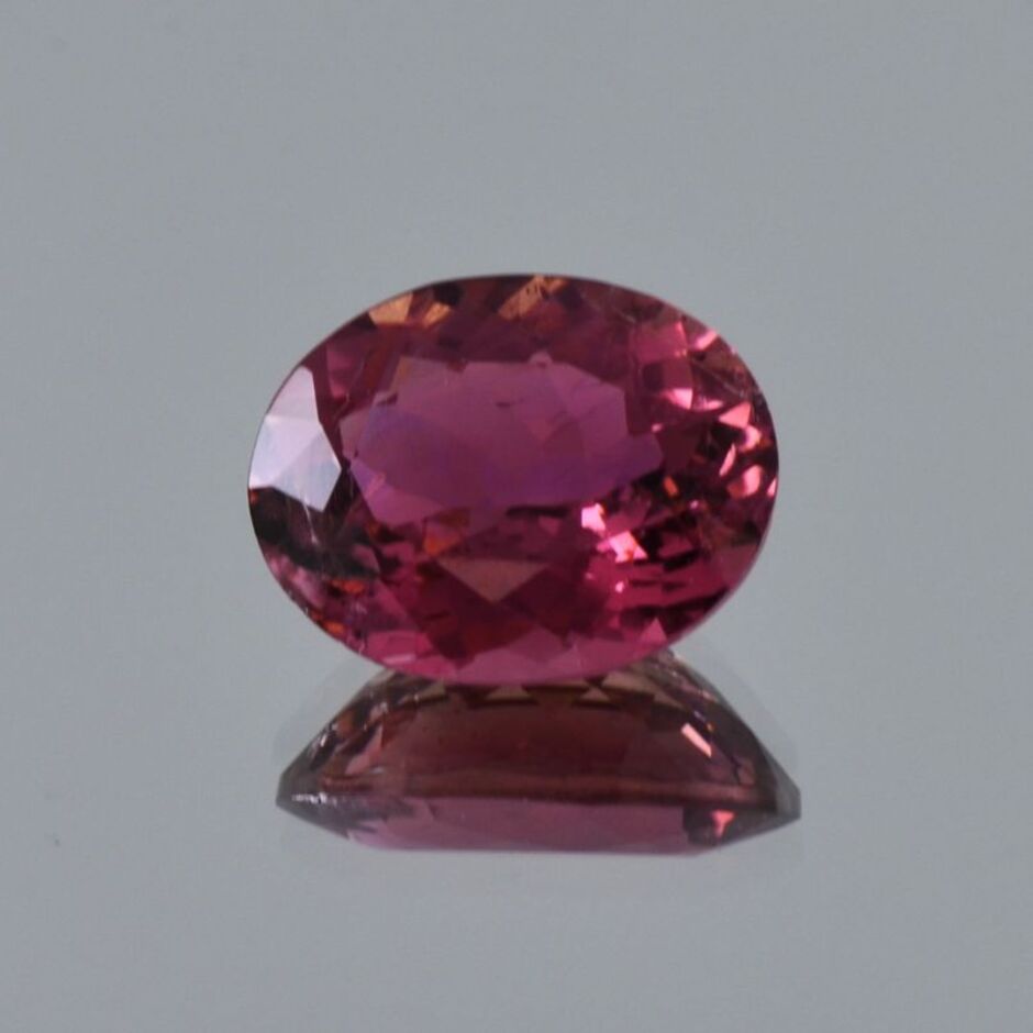 Turmalin oval dunkelrosa 6,40 ct.